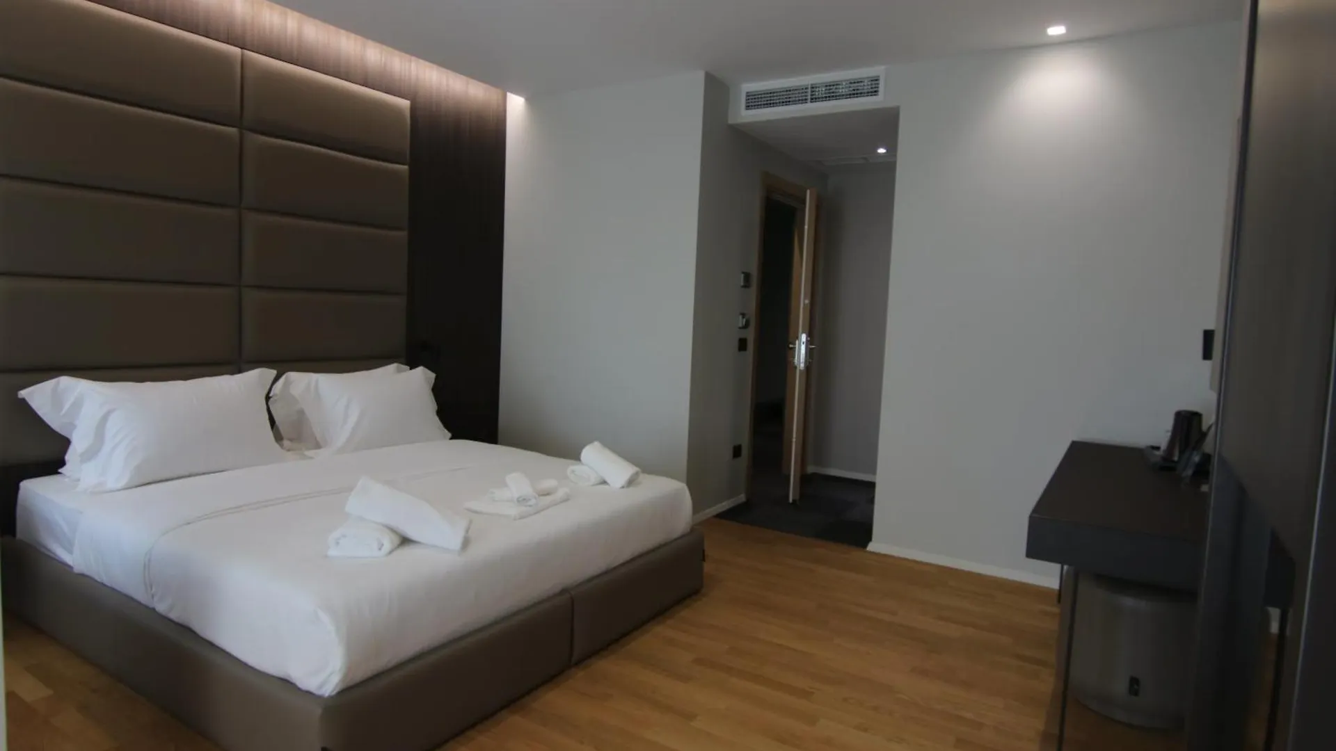 Boutique Hotel Adelar تيرانا