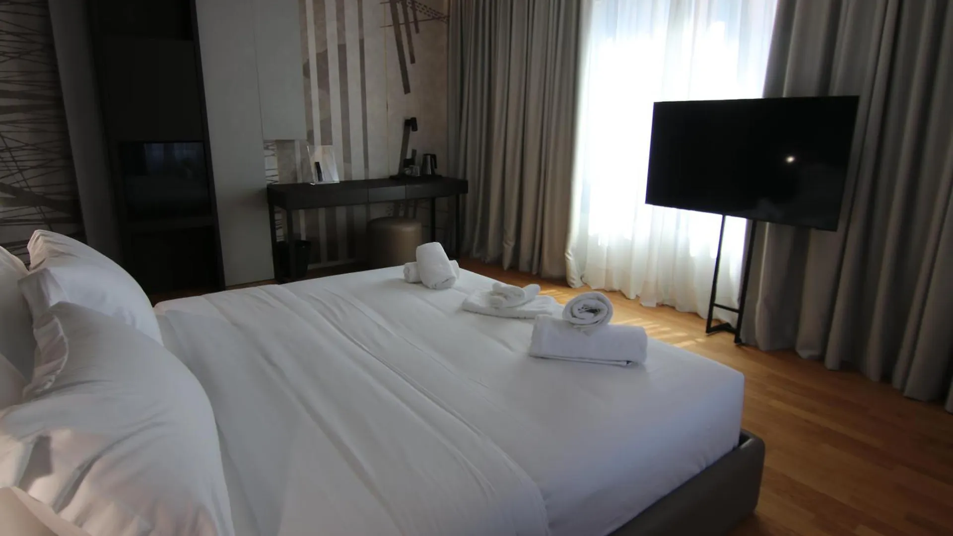 Boutique Hotel Adelar تيرانا